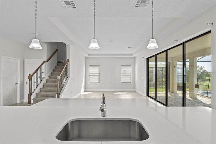 Image No.8-6 Bed Property for sale