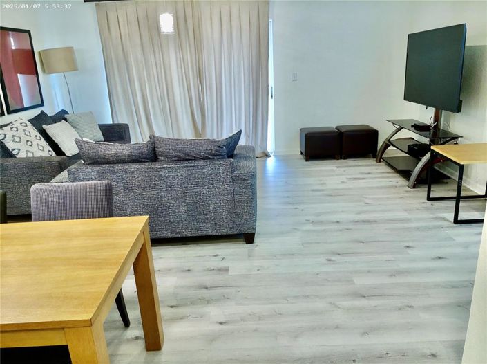 Image No.6-4 Bed Townhouse for sale