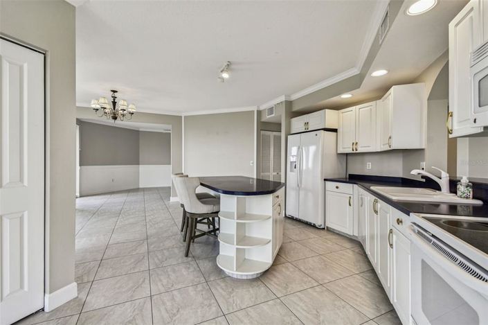 Image No.25-2 Bed Property for sale