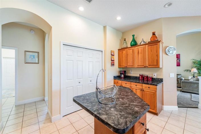 Image No.17-5 Bed Property for sale