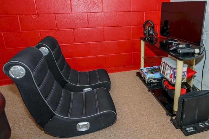 Image No.38-5 Bed Property for sale