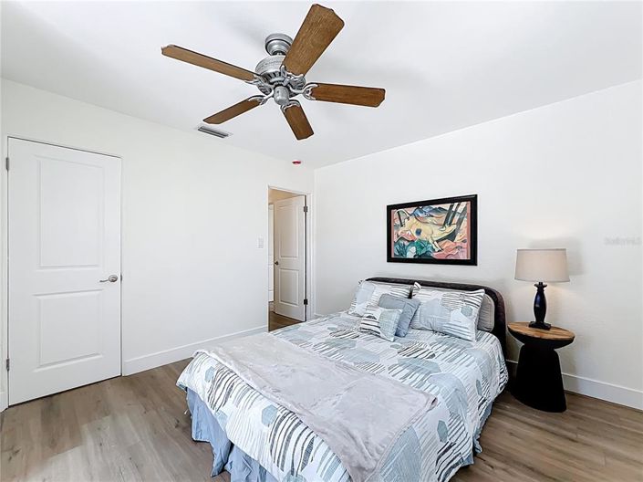 Image No.16-2 Bed Property for sale