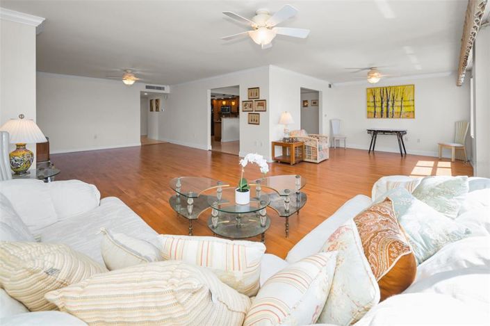 Image No.9-2 Bed Property for sale