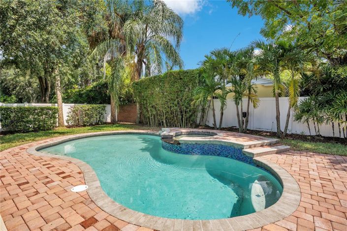 Image No.55-4 Bed Property for sale