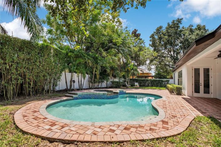 Image No.61-4 Bed Property for sale