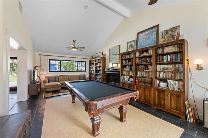 Image No.10-5 Bed Property for sale