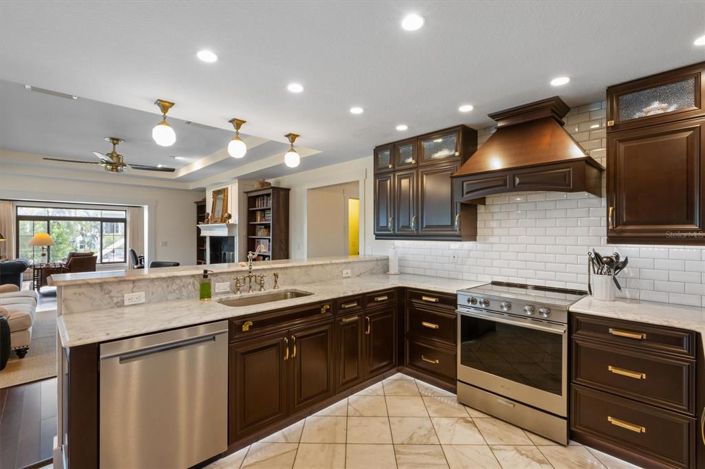 Image No.18-5 Bed Property for sale