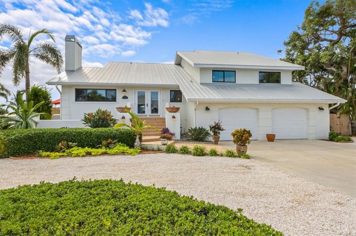 Image No.2-5 Bed Property for sale