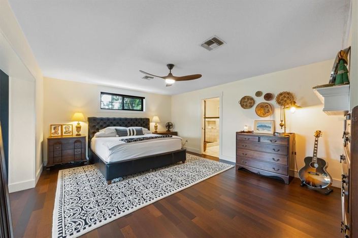 Image No.32-5 Bed Property for sale