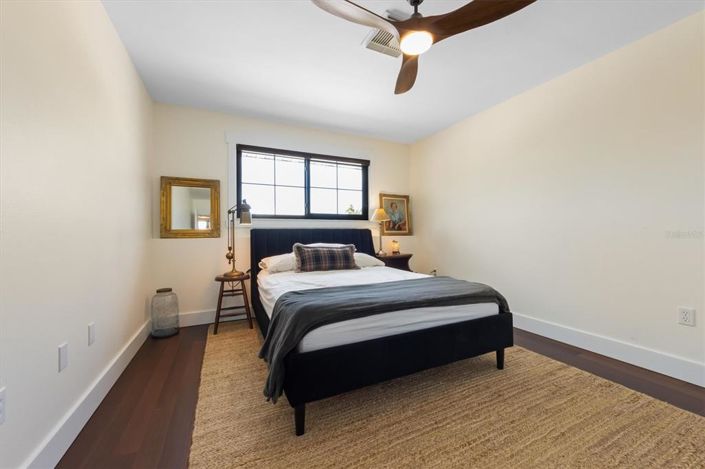 Image No.45-5 Bed Property for sale