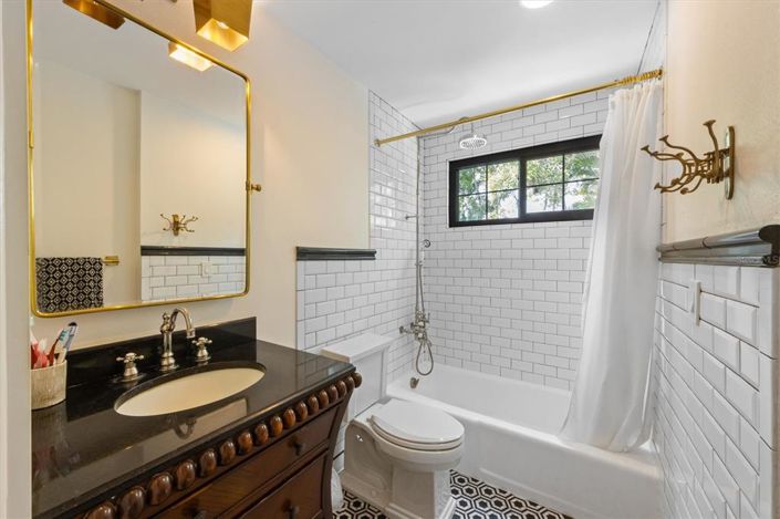 Image No.48-5 Bed Property for sale