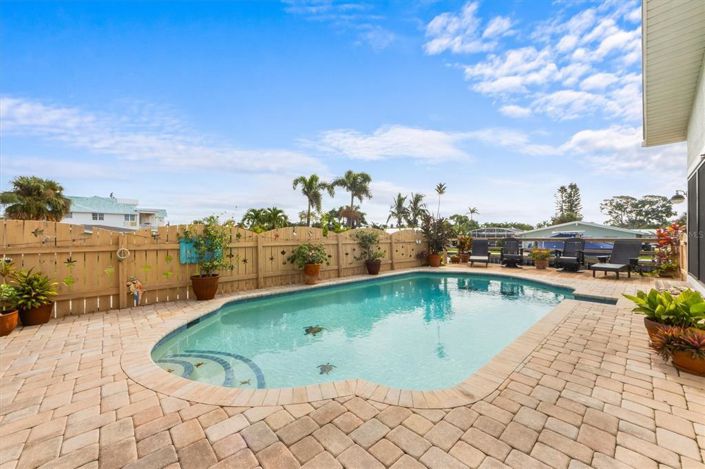 Image No.60-5 Bed Property for sale