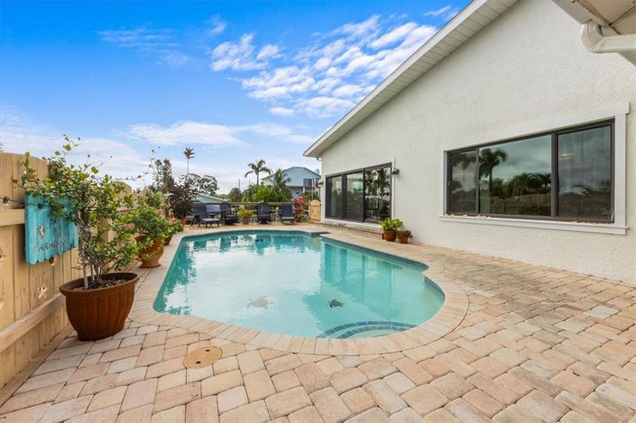 Image No.62-5 Bed Property for sale