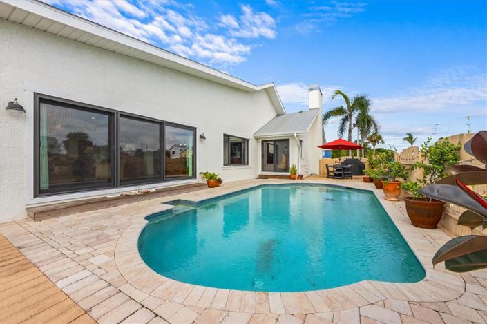 Image No.64-5 Bed Property for sale