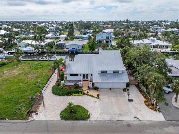 Image No.65-5 Bed Property for sale