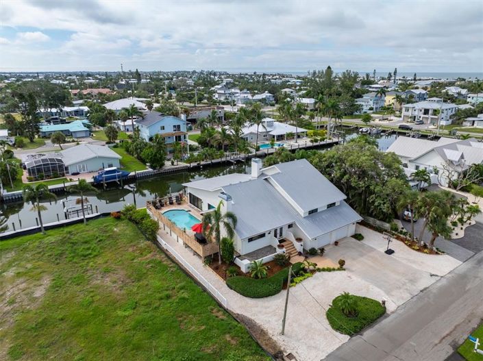 Image No.66-5 Bed Property for sale