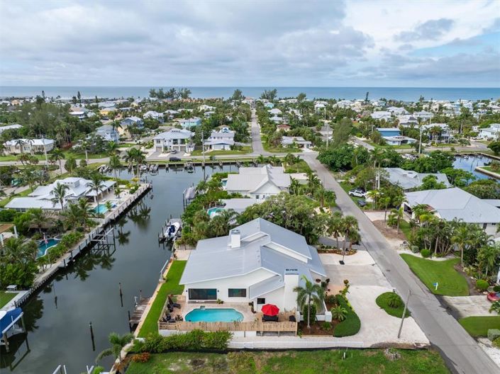 Image No.67-5 Bed Property for sale