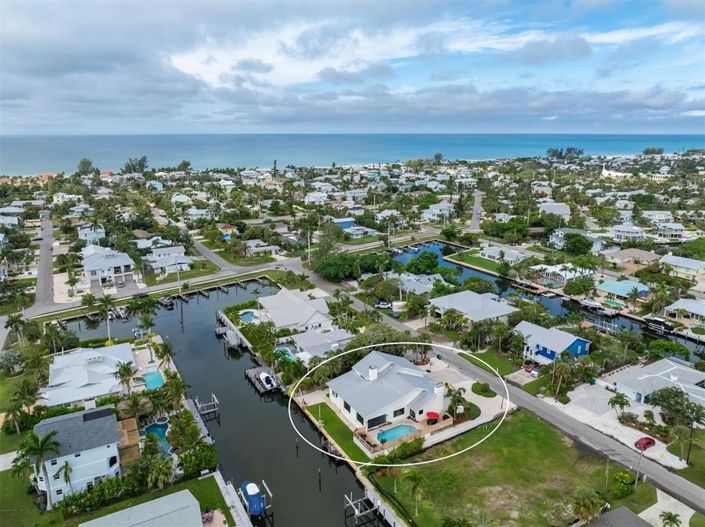 Image No.72-5 Bed Property for sale