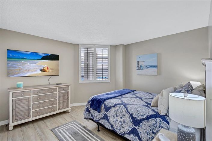 Image No.40-2 Bed Property for sale