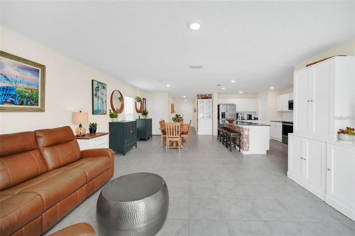 Image No.15-6 Bed Property for sale