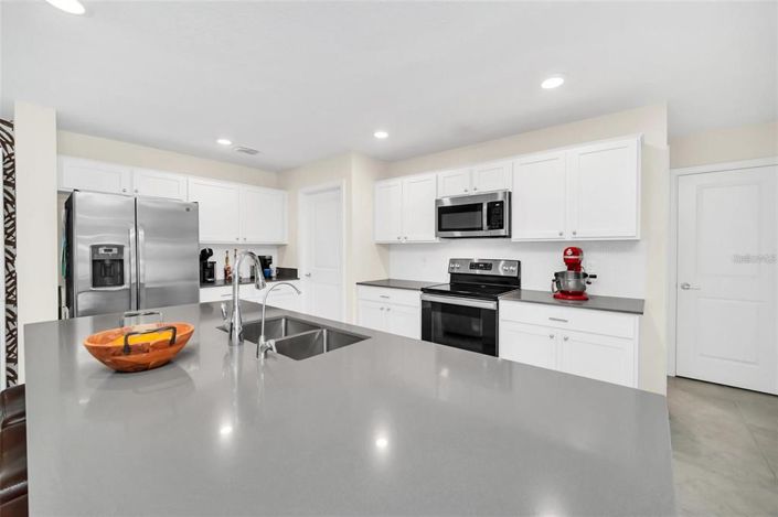 Image No.6-6 Bed Property for sale