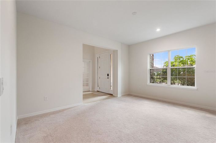 Image No.12-6 Bed Property for sale