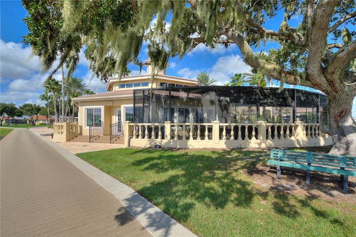 Image No.74-6 Bed Property for sale