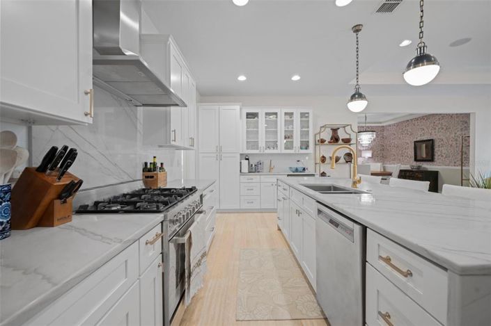 Image No.17-5 Bed Property for sale