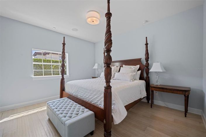 Image No.26-5 Bed Property for sale