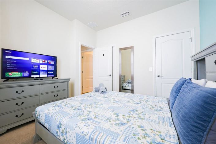 Image No.10-5 Bed Property for sale