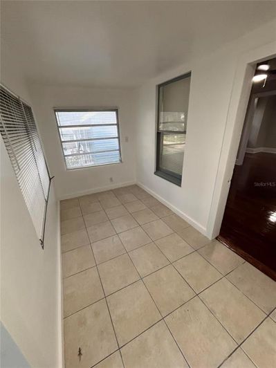 Image No.5-6 Bed Property for sale