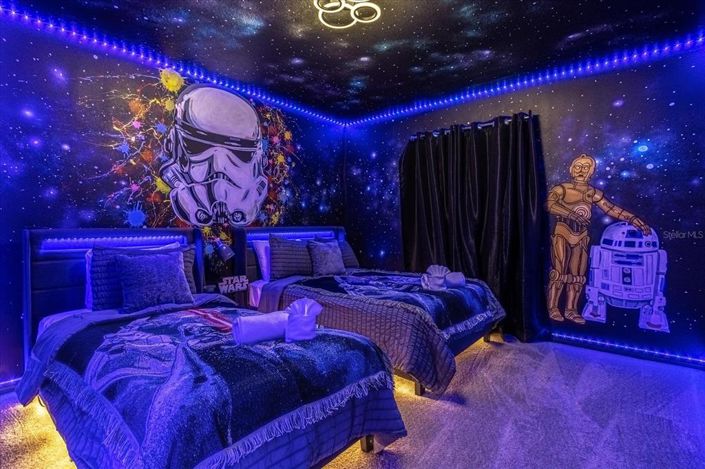 Image No.25-7 Bed Property for sale