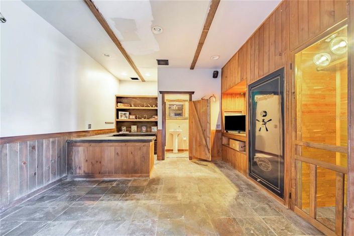 Image No.70-5 Bed Property for sale