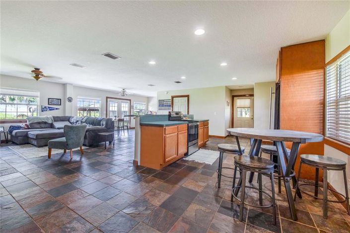 Image No.81-5 Bed Property for sale