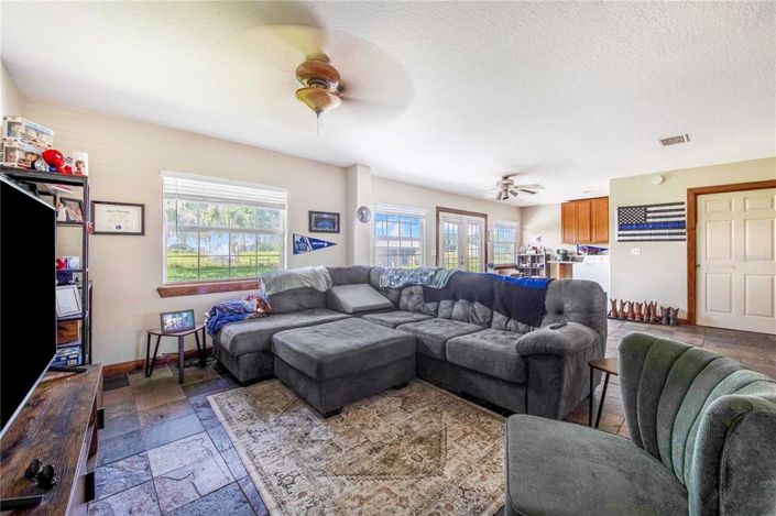 Image No.85-5 Bed Property for sale