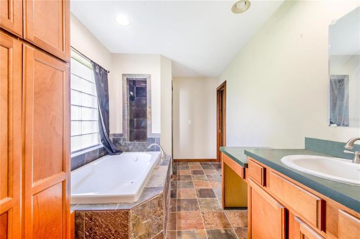 Image No.92-5 Bed Property for sale