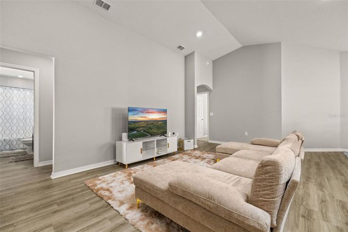 Image No.17-4 Bed Property for sale