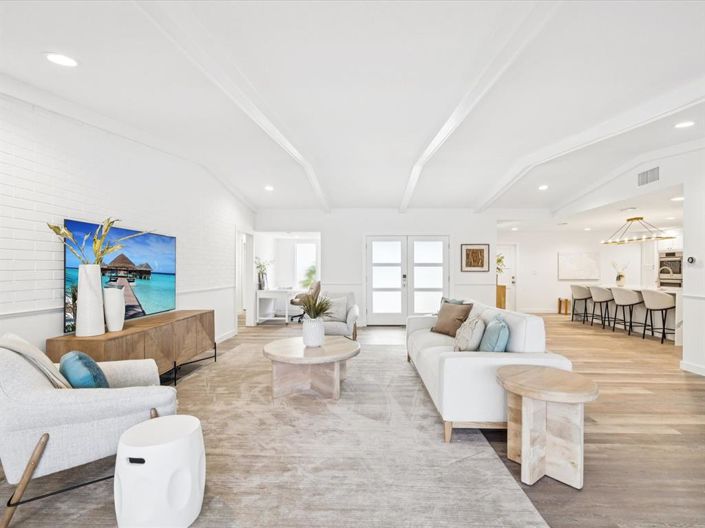 Image No.10-5 Bed Property for sale