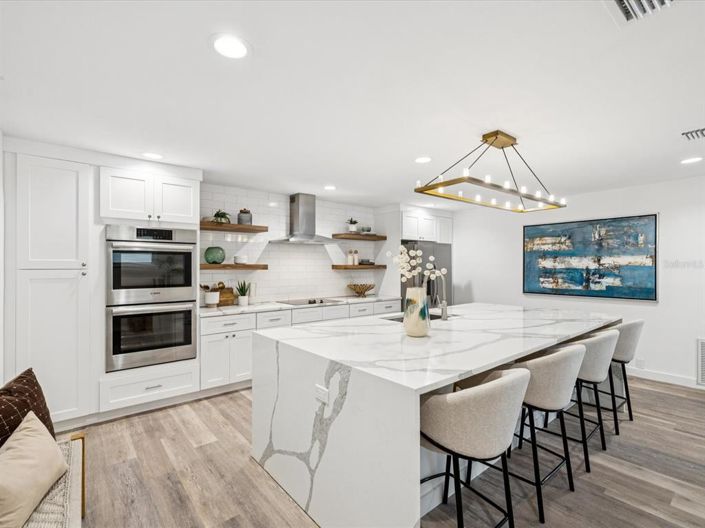 Image No.12-5 Bed Property for sale