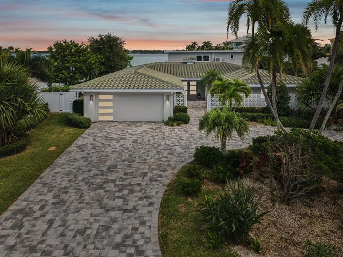 Image No.2-5 Bed Property for sale