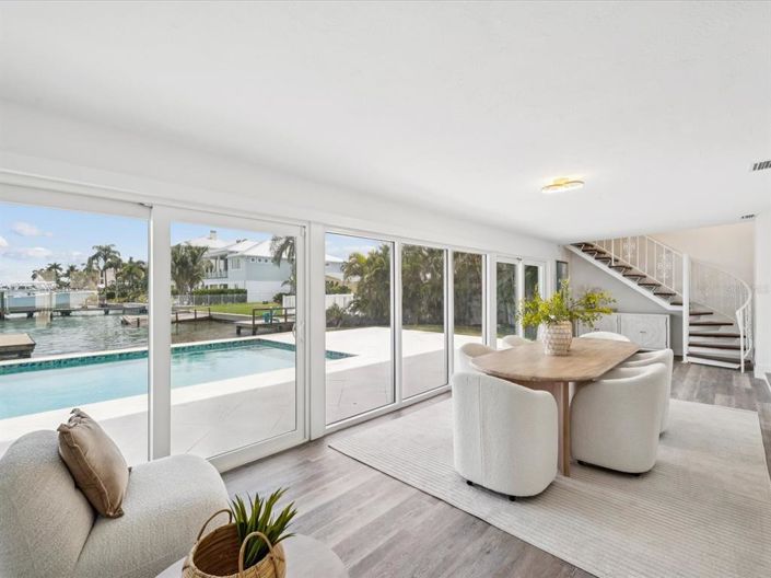 Image No.26-5 Bed Property for sale