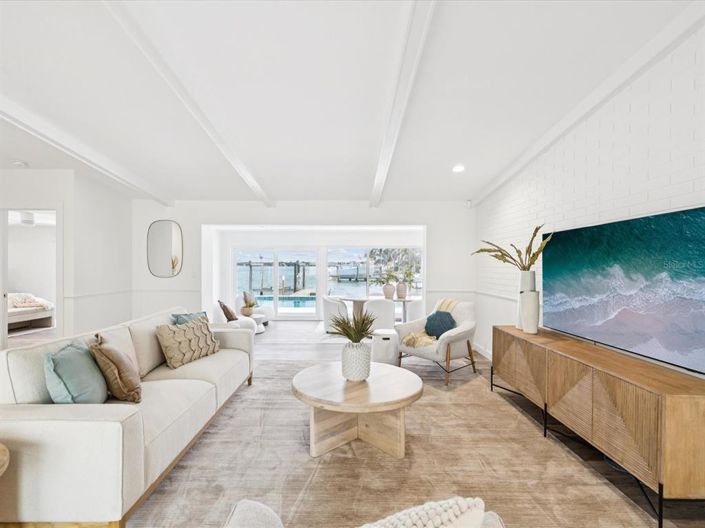 Image No.9-5 Bed Property for sale