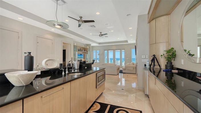 Image No.23-6 Bed Property for sale