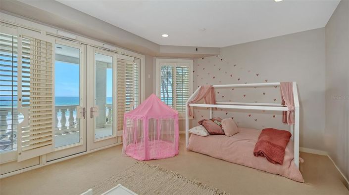 Image No.30-6 Bed Property for sale