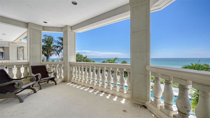 Image No.32-6 Bed Property for sale