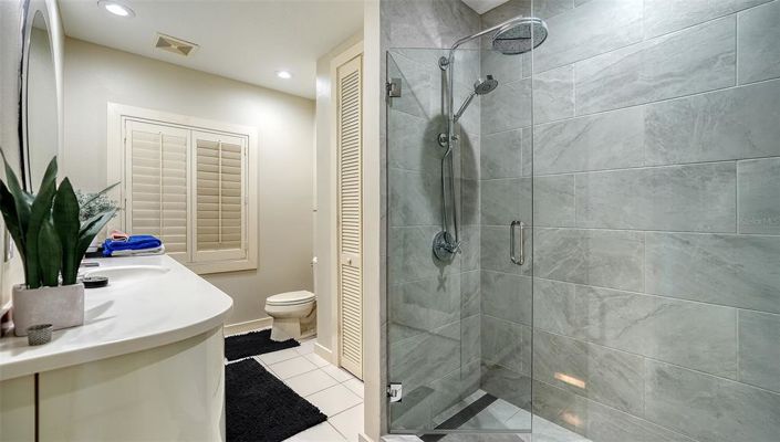 Image No.34-6 Bed Property for sale