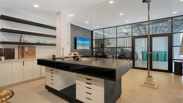 Image No.42-6 Bed Property for sale