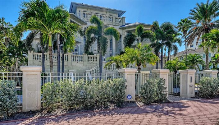 Image No.5-6 Bed Property for sale