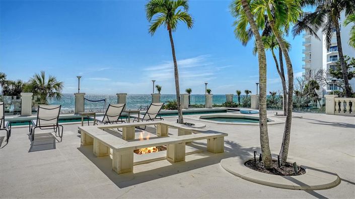 Image No.50-6 Bed Property for sale