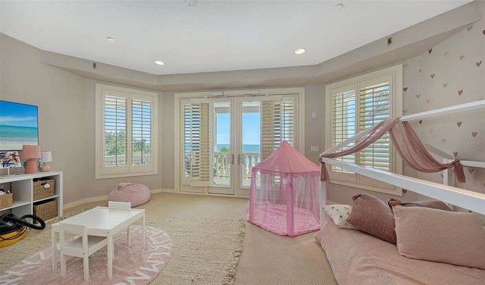 Image No.57-6 Bed Property for sale